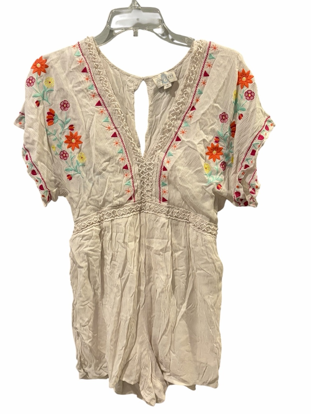 Jun & Ivy Floral Embroidered Romper Size M Cream